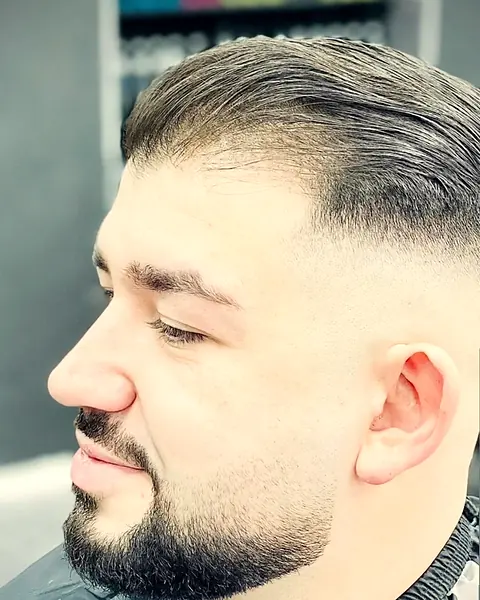 Taper im Seitenprofil mit sauberer Kontur